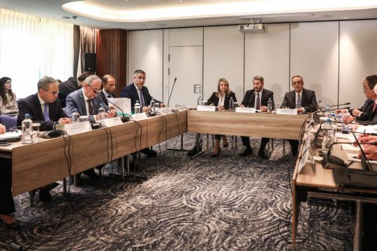 Ανδρουλάκης στην Ένωση Ελληνικών Τραπεζών: Να ανέβει στο 13% ο φόρος στα μερίσματα